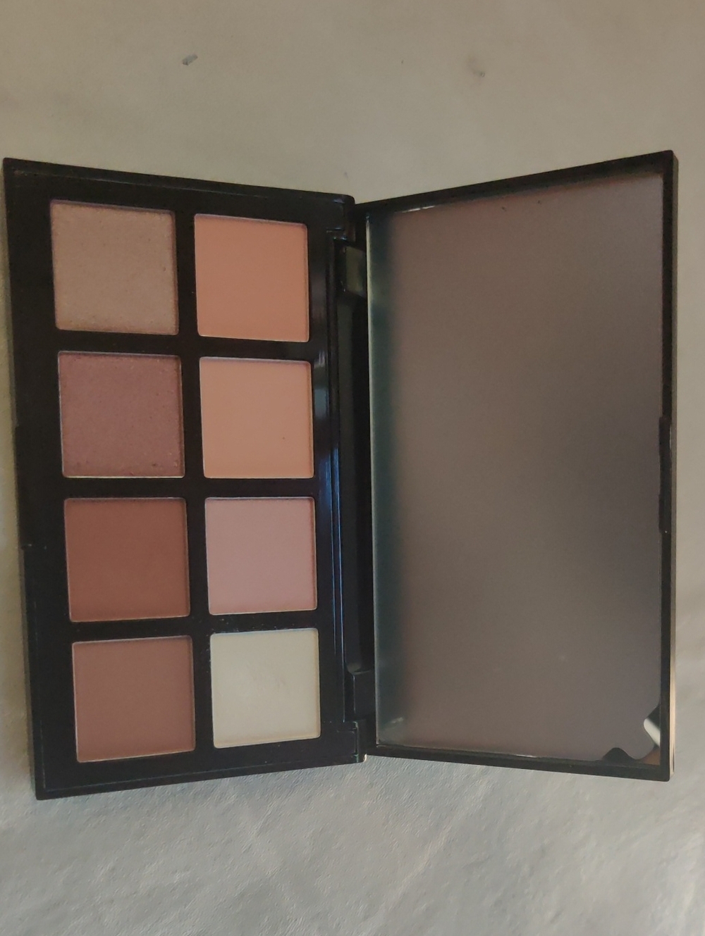 Source Unknown Nude & Pink Eyeshadow Palette